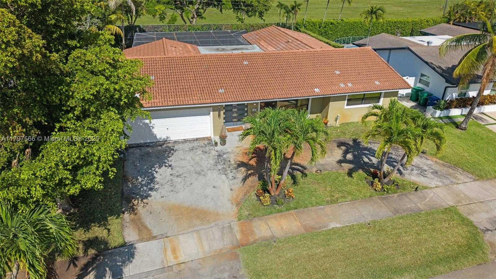 Small Image of 20375 NORTH EAST 22ND PL, Miami Number 57