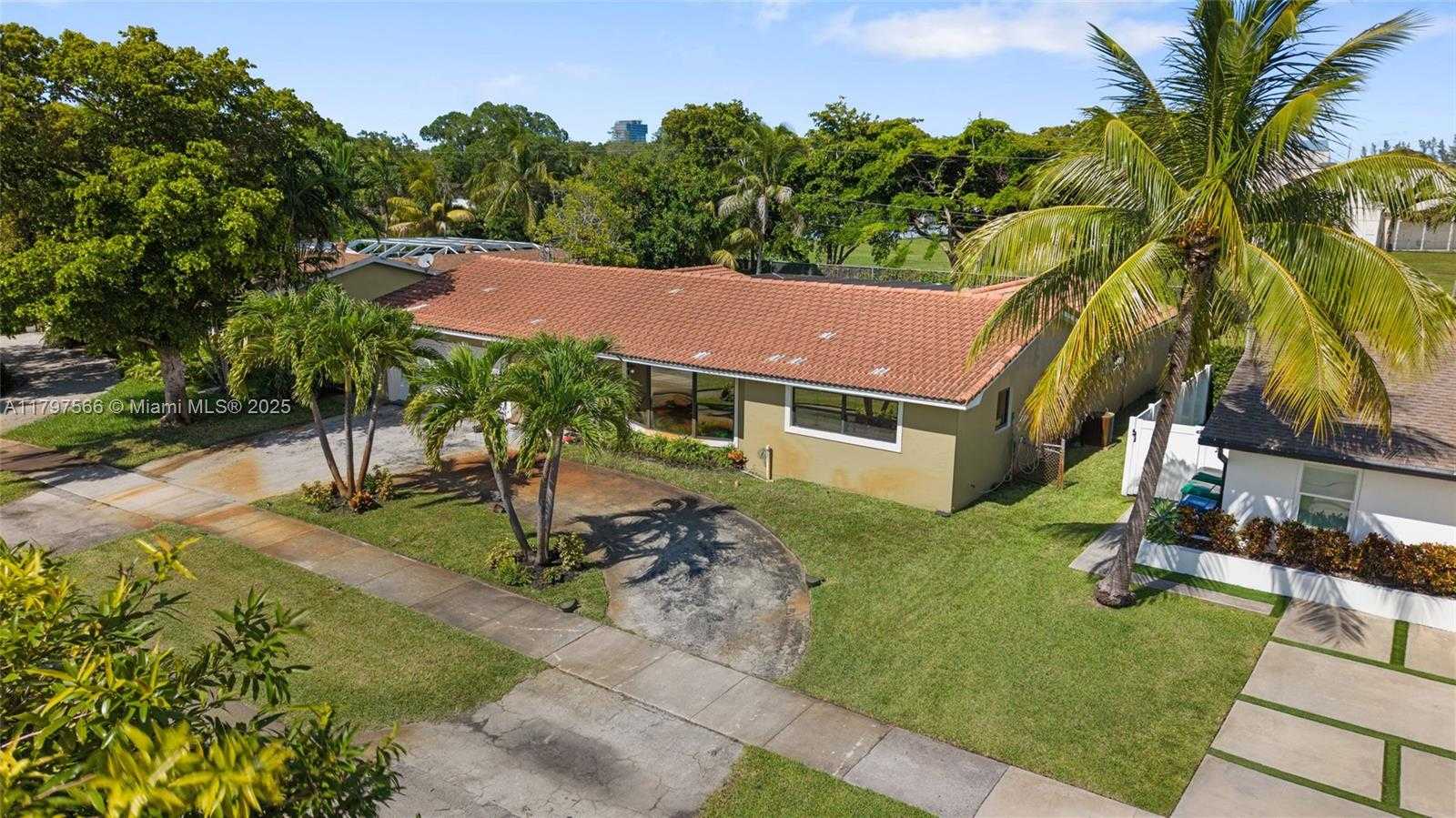 Small Image of 20375 NORTH EAST 22ND PL, Miami Number 58