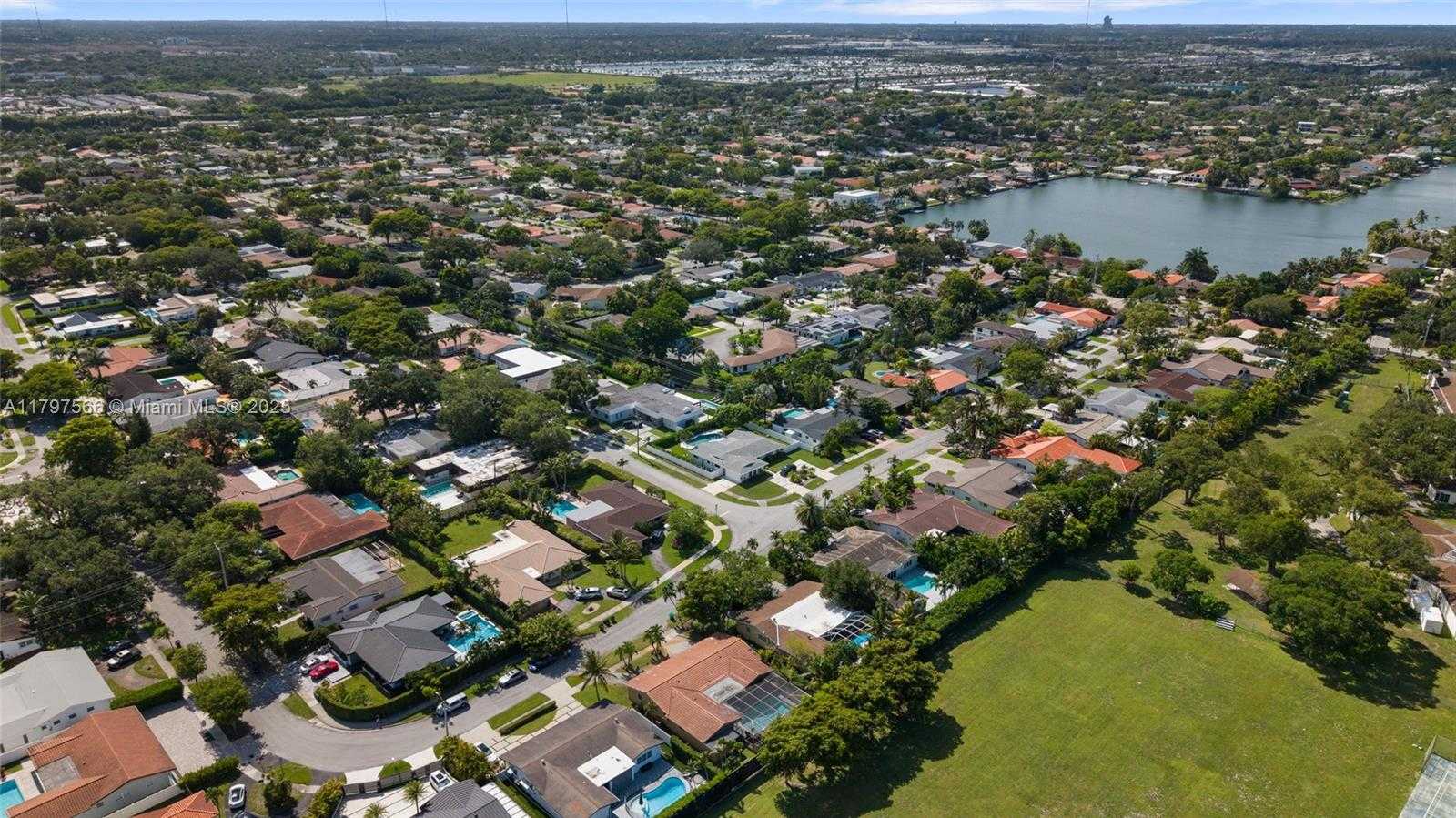 Small Image of 20375 NORTH EAST 22ND PL, Miami Number 63
