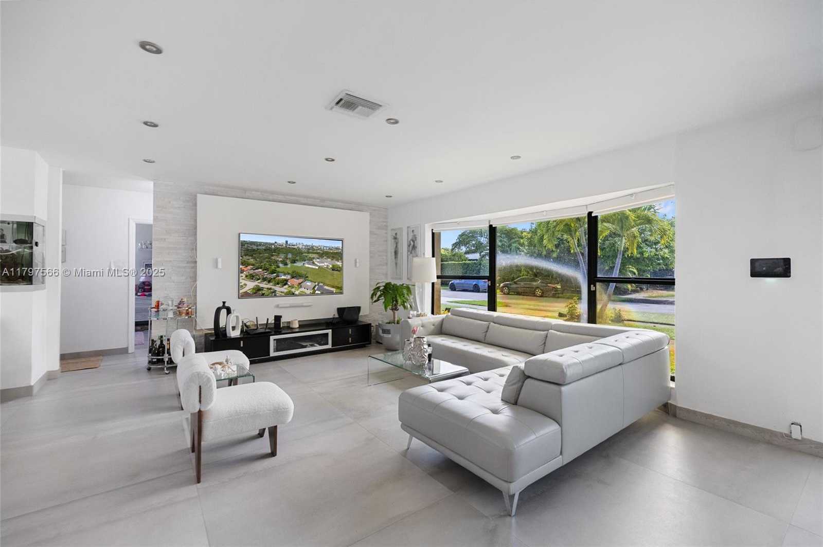 Small Image of 20375 NORTH EAST 22ND PL, Miami Number 8