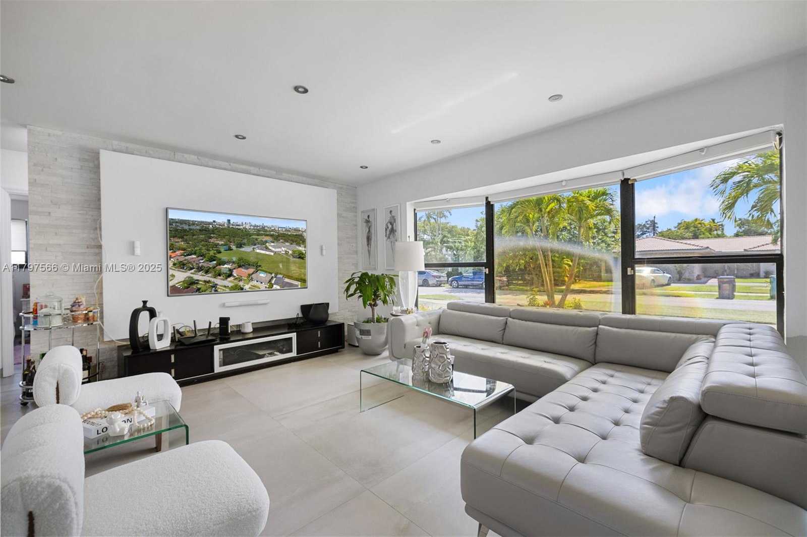 Small Image of 20375 NORTH EAST 22ND PL, Miami Number 9