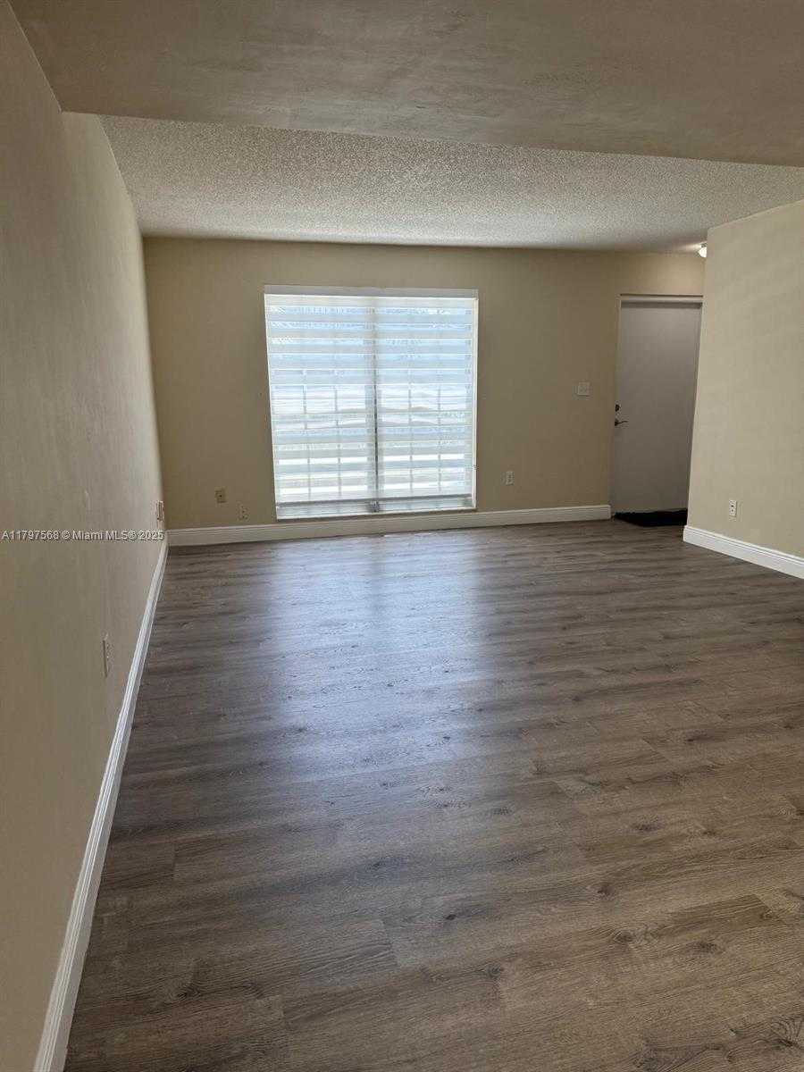Small Image of 10814 NORTH KENDALL DR #R2, Miami Number 16