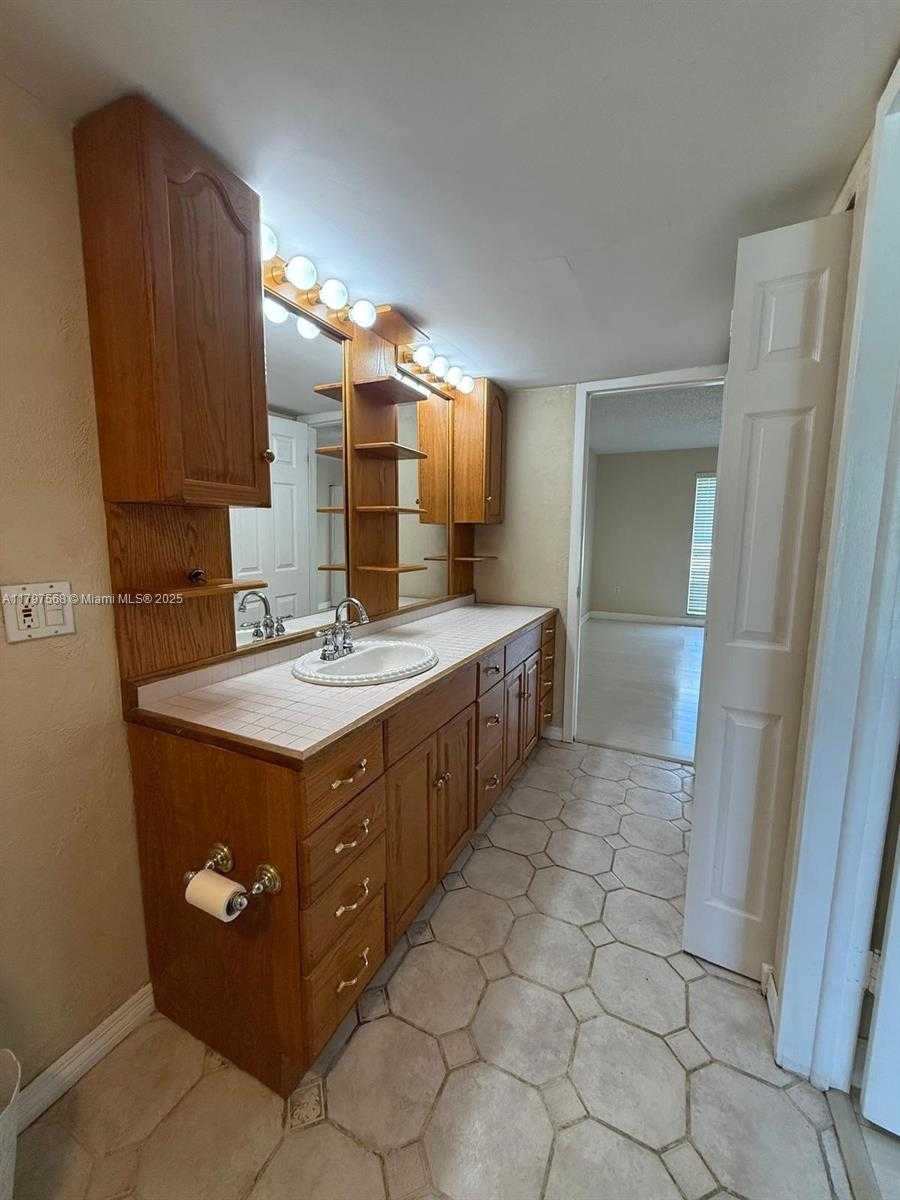 Small Image of 10814 NORTH KENDALL DR #R2, Miami Number 18