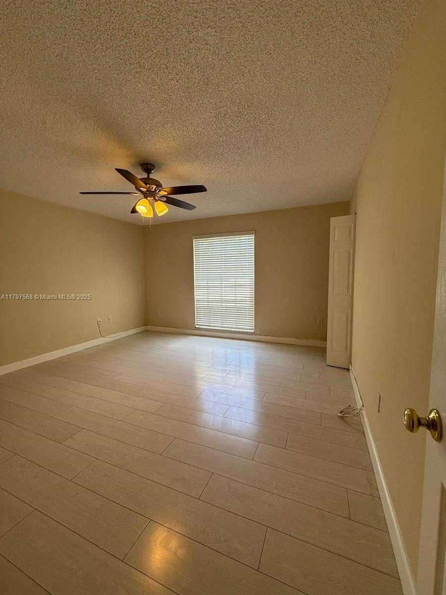Small Image of 10814 NORTH KENDALL DR #R2, Miami Number 19