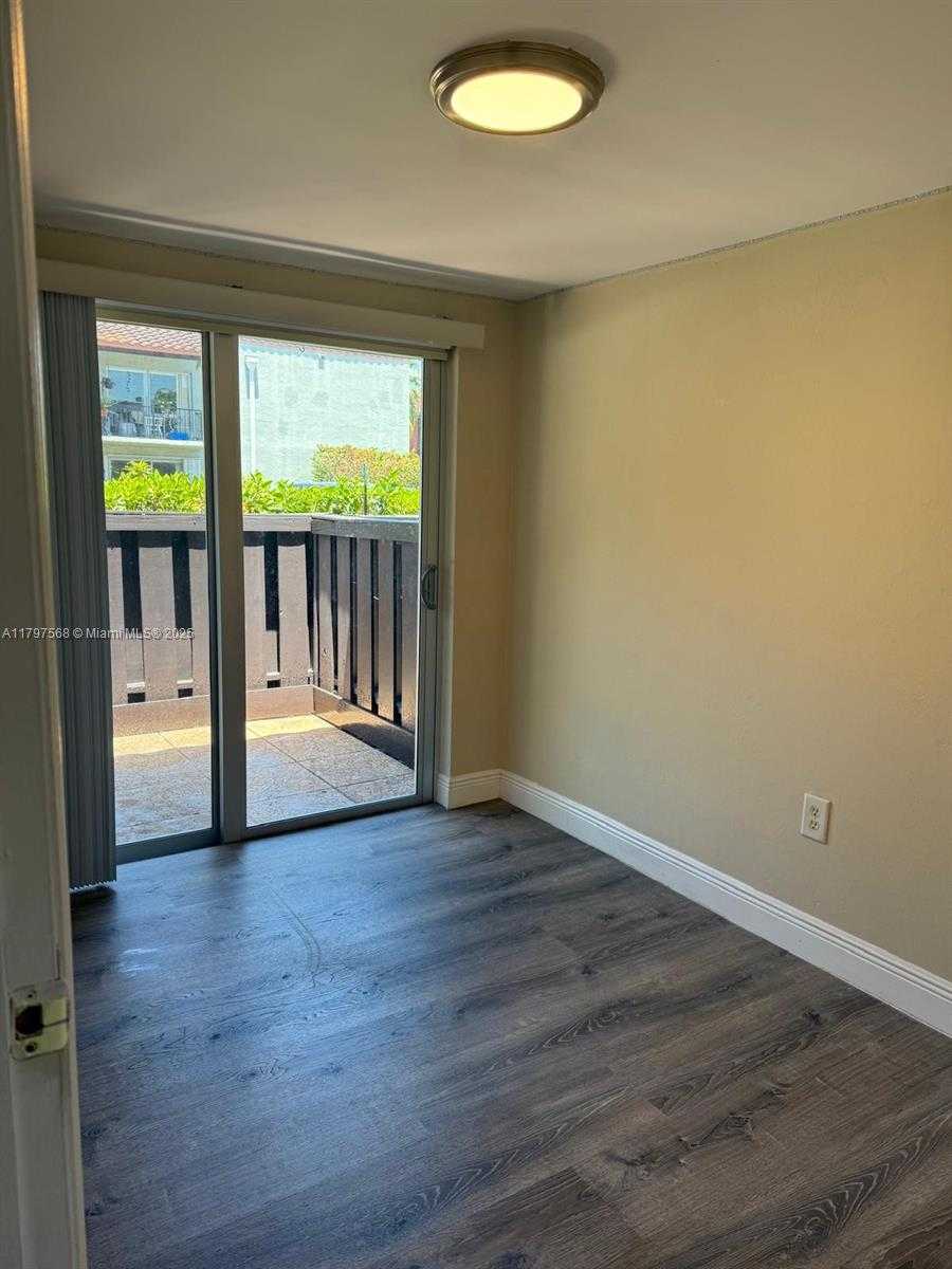 Small Image of 10814 NORTH KENDALL DR #R2, Miami Number 21