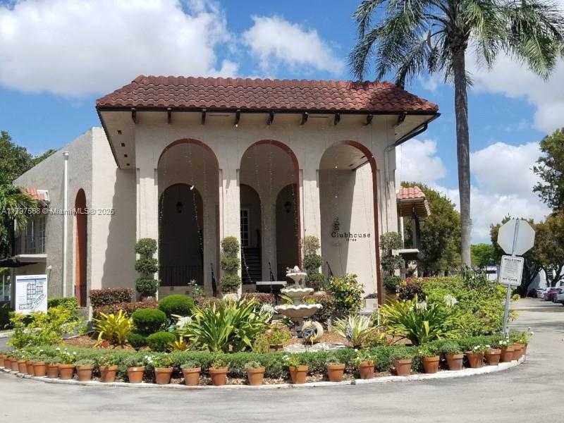 Small Image of 10814 NORTH KENDALL DR #R2, Miami Number 4
