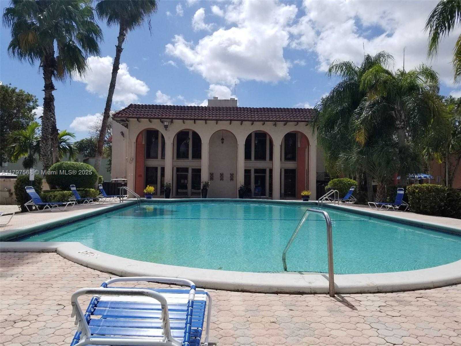 Small Image of 10814 NORTH KENDALL DR #R2, Miami Number 5