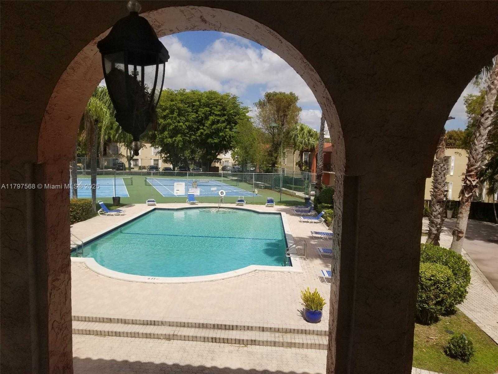 Small Image of 10814 NORTH KENDALL DR #R2, Miami Number 7