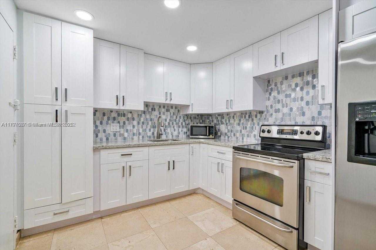 Small Image of 1500 SOUTH OCEAN DR #2E, Hollywood Number 7