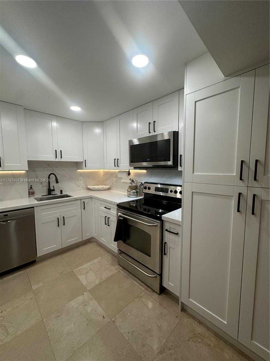 Small Image of 1500 SOUTH OCEAN DR #2E, Hollywood Number 9
