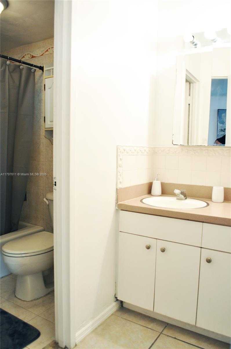 Small Image of 100 LINCOLN RD #1220, Miami Beach Number 3