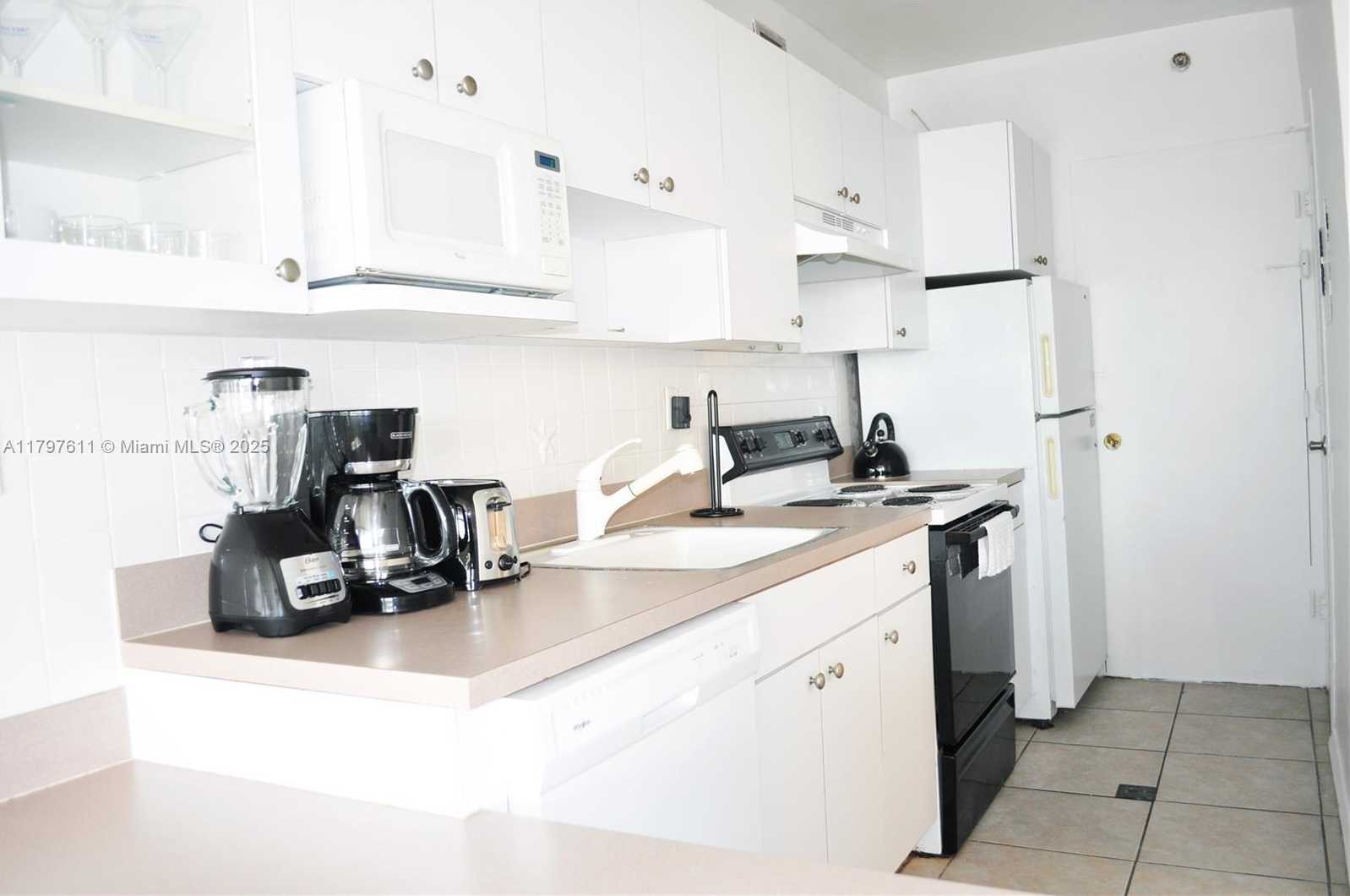 Small Image of 100 LINCOLN RD #1220, Miami Beach Number 4