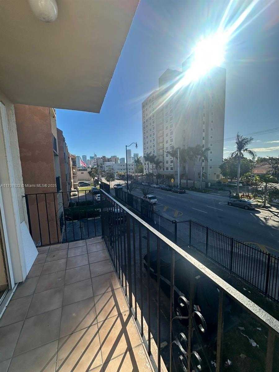 Small Image of 1051 SOUTH WEST 1ST ST #303, Miami Number 17