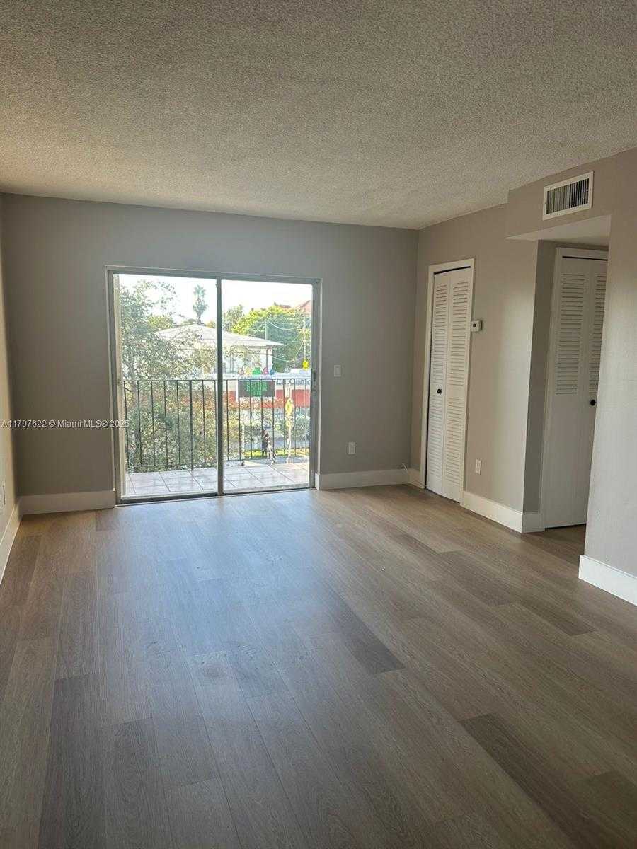 Small Image of 1051 SOUTH WEST 1ST ST #303, Miami Number 4
