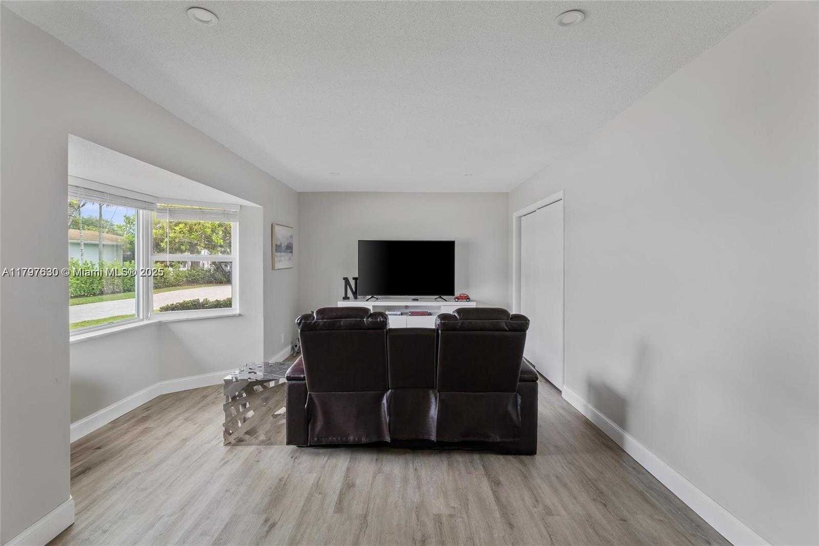 Small Image of 608 1ST KEY DR, Fort Lauderdale Number 28