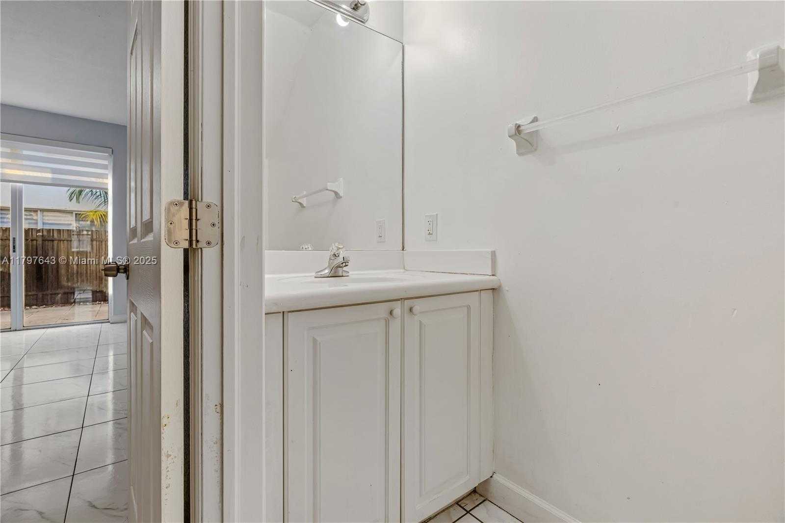 Small Image of 5460 NORTH WEST 107TH AVE #111, Doral Number 15