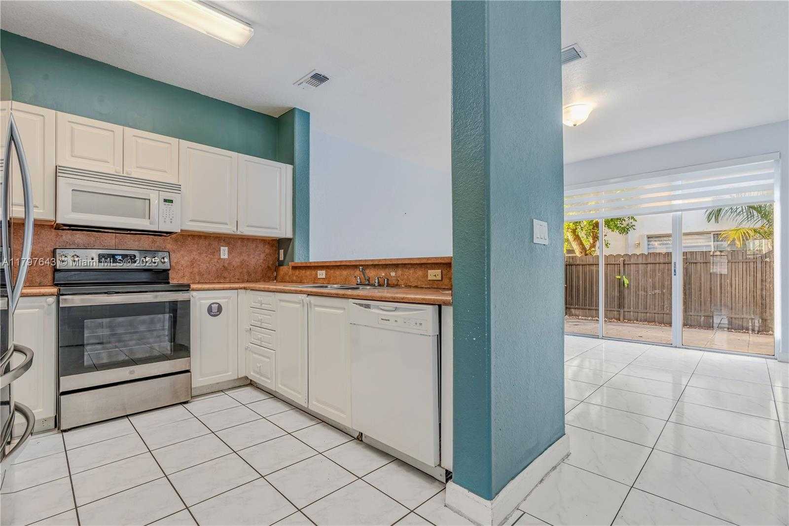 Small Image of 5460 NORTH WEST 107TH AVE #111, Doral Number 8