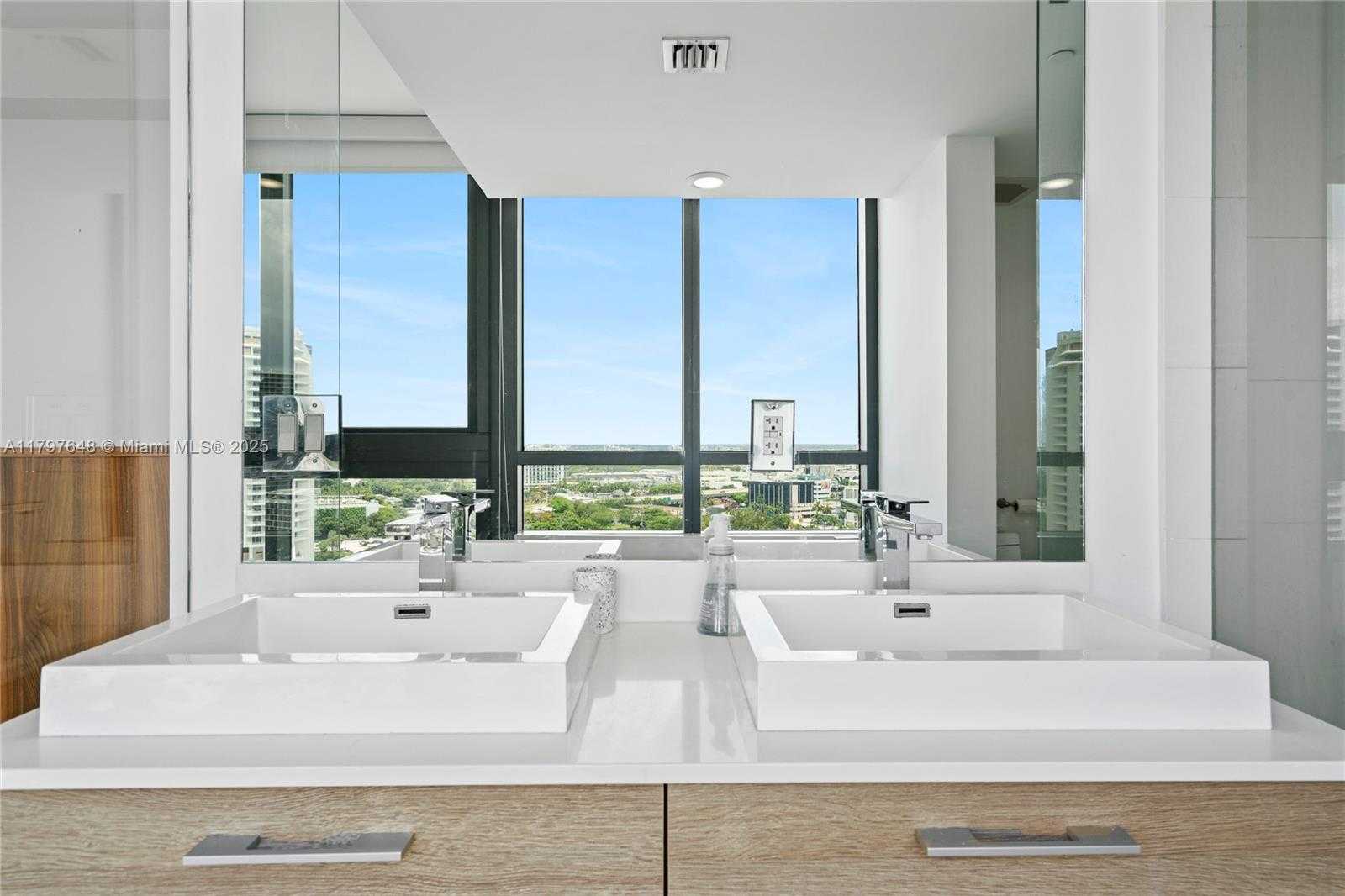 Small Image of 650 NORTH EAST 32ND ST #1808, Miami Number 32