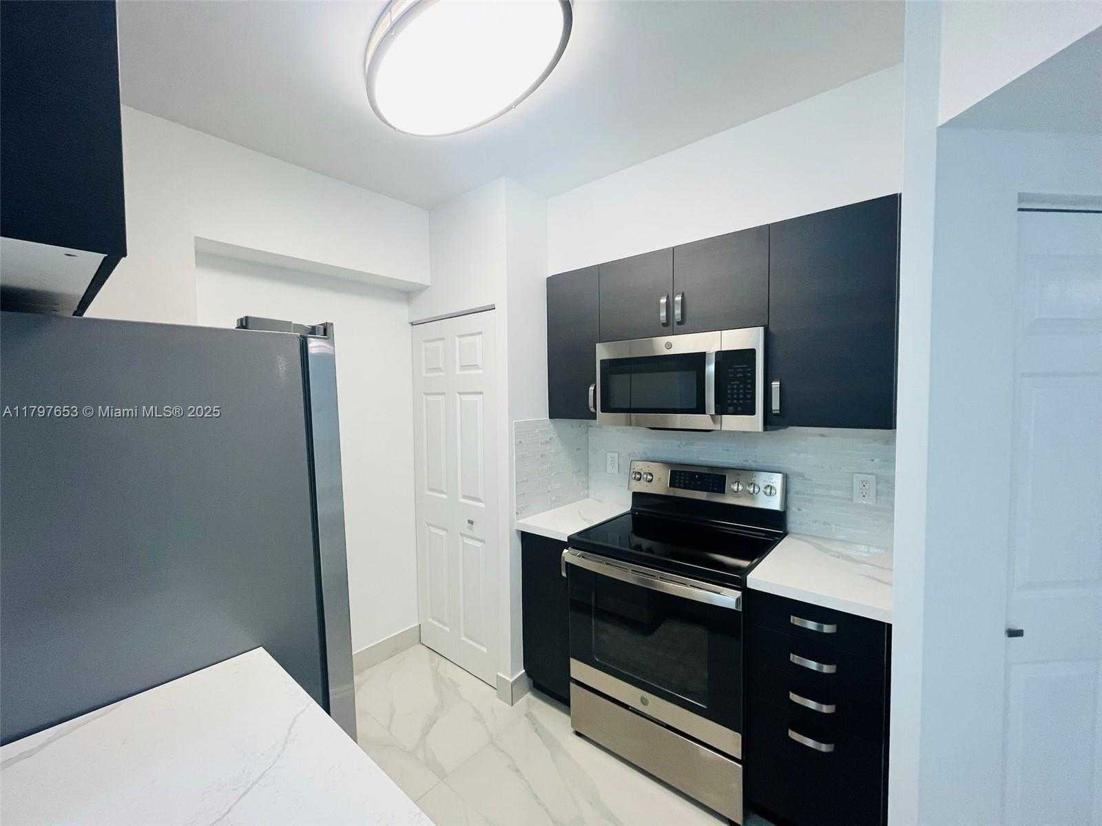 Small Image of 17150 NORTH BAY RD #2115, Sunny Isles Beach Number 15