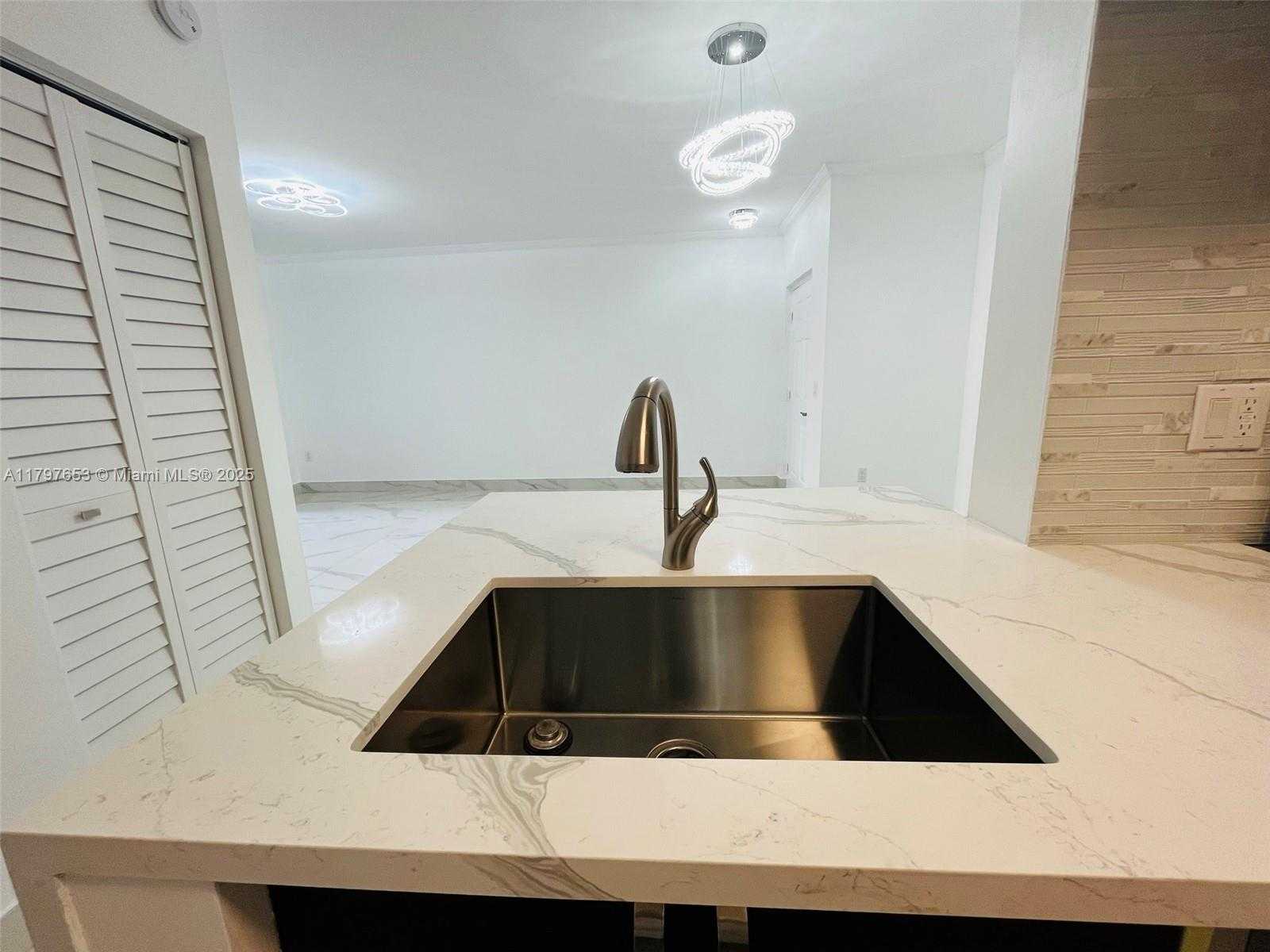 Small Image of 17150 NORTH BAY RD #2115, Sunny Isles Beach Number 21