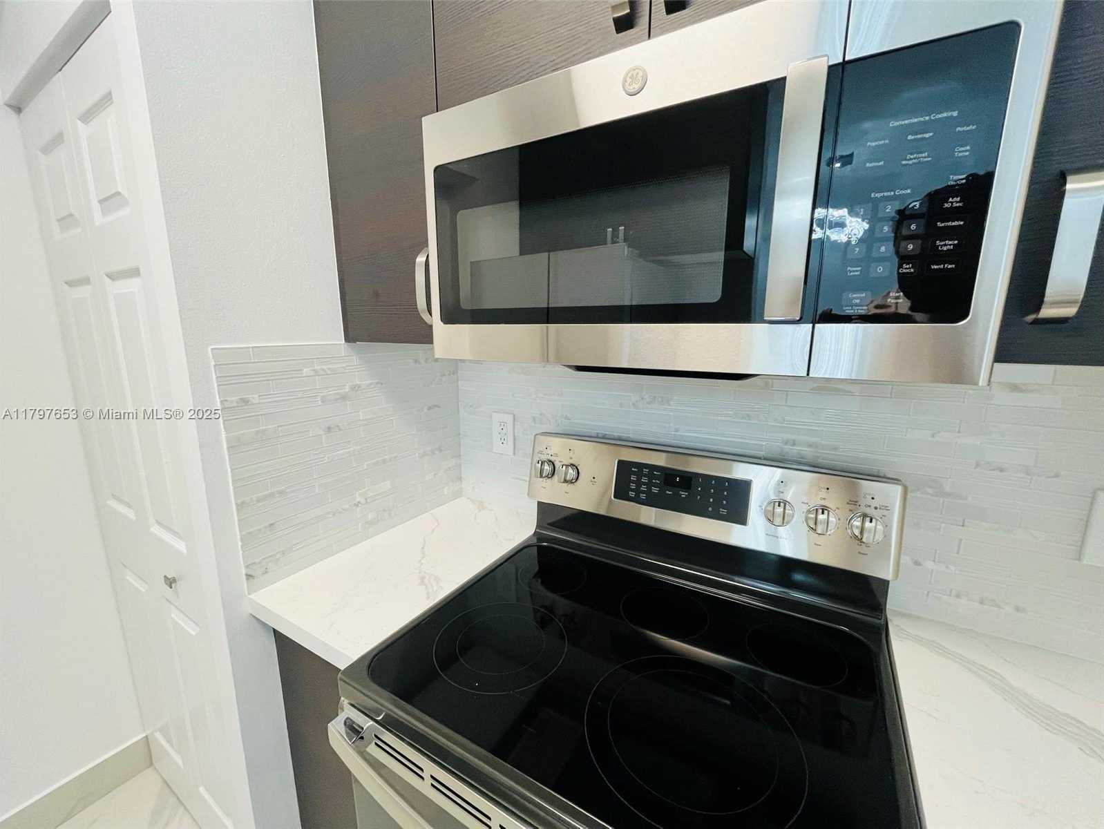 Small Image of 17150 NORTH BAY RD #2115, Sunny Isles Beach Number 22