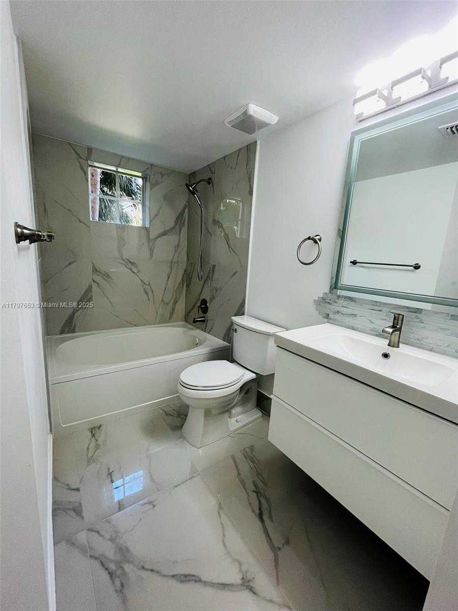 Small Image of 17150 NORTH BAY RD #2115, Sunny Isles Beach Number 23