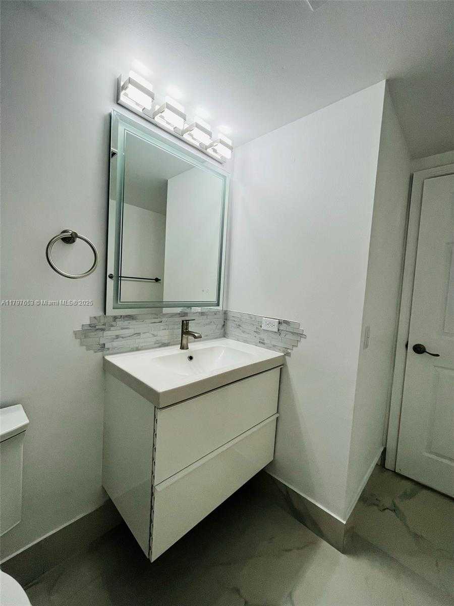 Small Image of 17150 NORTH BAY RD #2115, Sunny Isles Beach Number 25