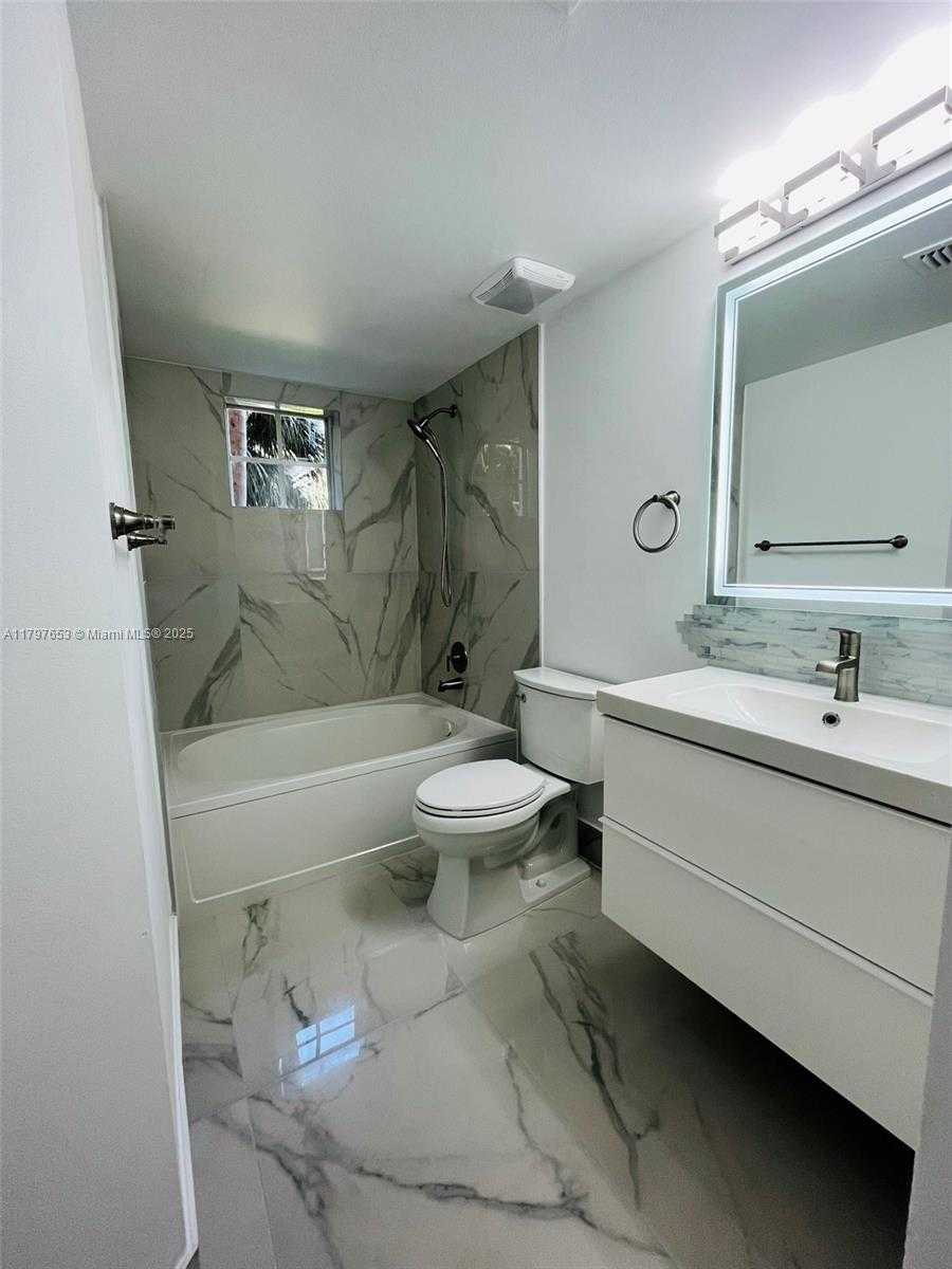 Small Image of 17150 NORTH BAY RD #2115, Sunny Isles Beach Number 26