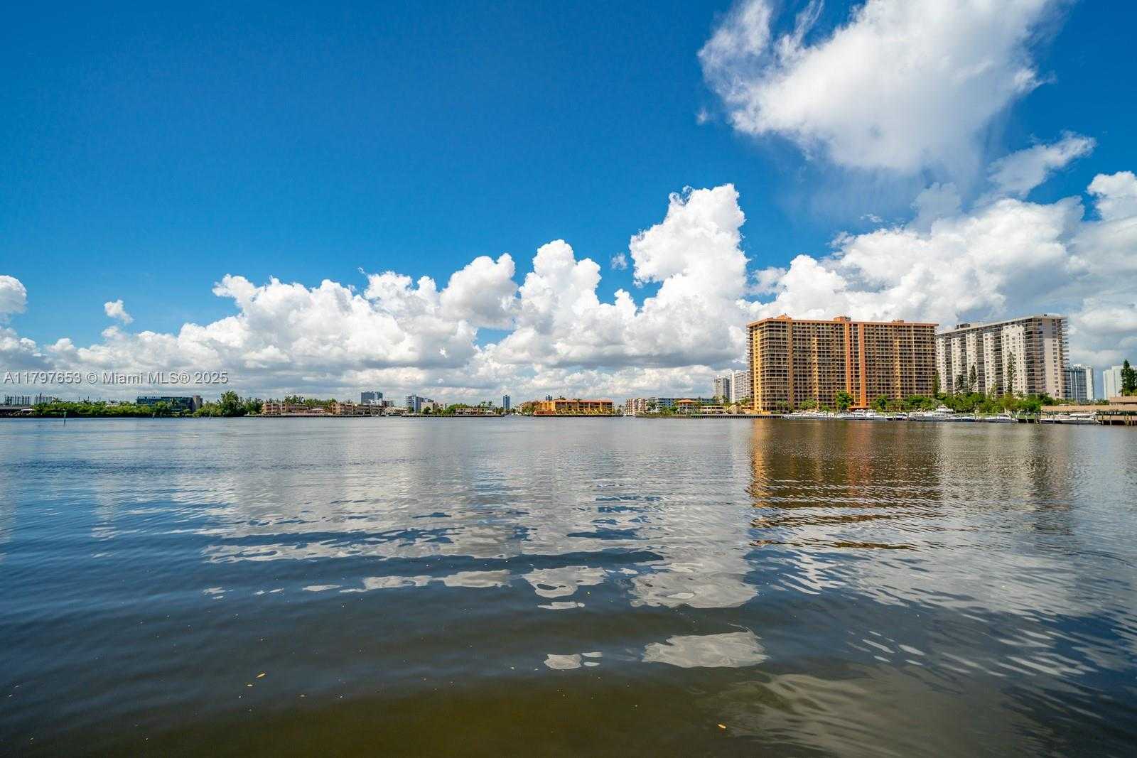 Small Image of 17150 NORTH BAY RD #2115, Sunny Isles Beach Number 5