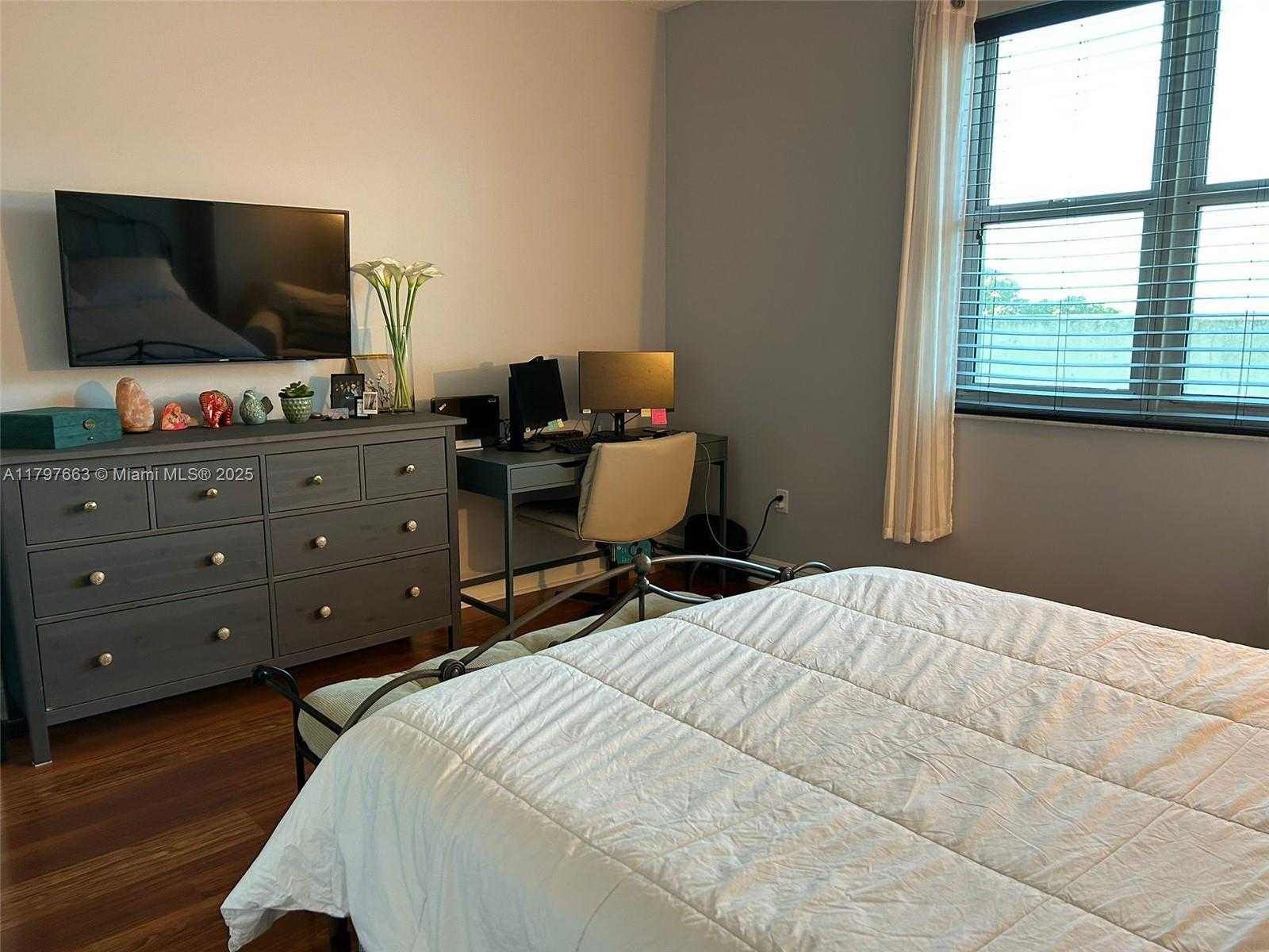 Small Image of 3000 CORAL WAY #407, Miami Number 23