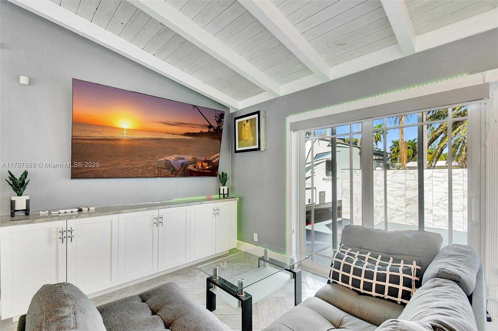 Small Image of 2531 GULFSTREAM LN #2531, Fort Lauderdale Number 12