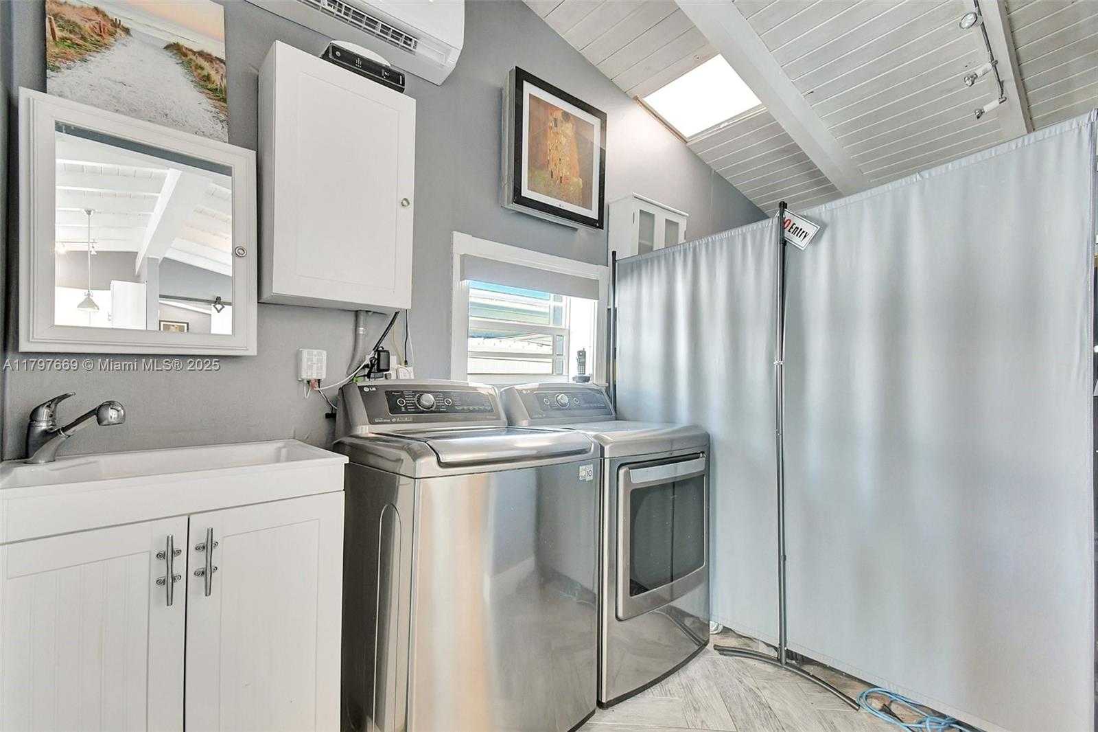 Small Image of 2531 GULFSTREAM LN #2531, Fort Lauderdale Number 16