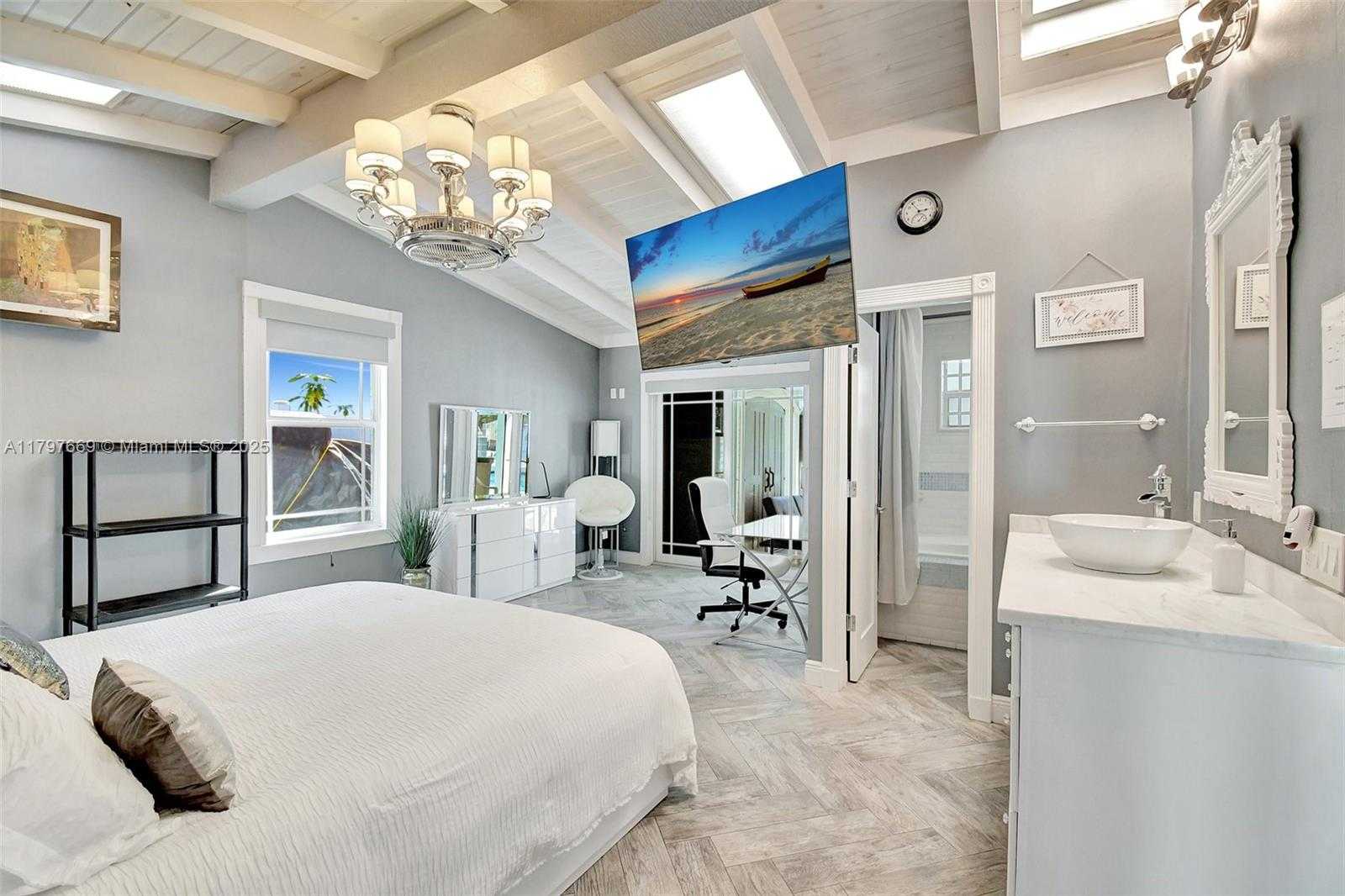 Small Image of 2531 GULFSTREAM LN #2531, Fort Lauderdale Number 19