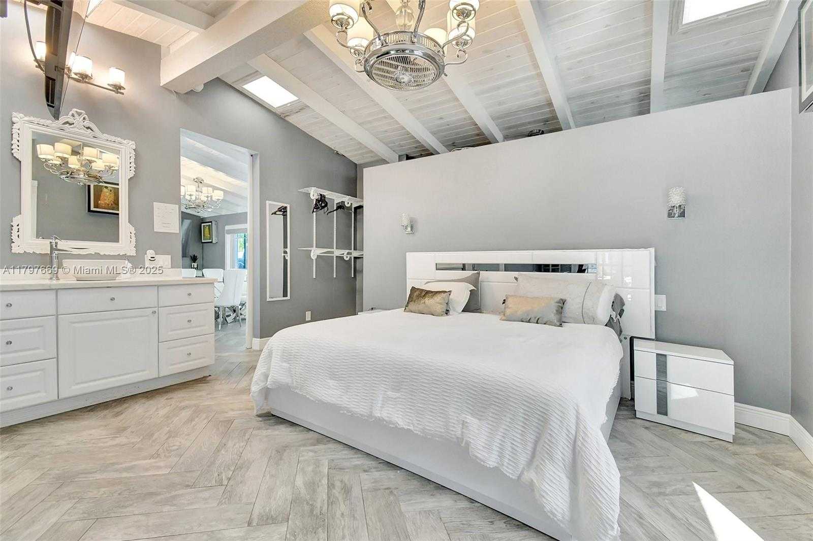 Small Image of 2531 GULFSTREAM LN #2531, Fort Lauderdale Number 20