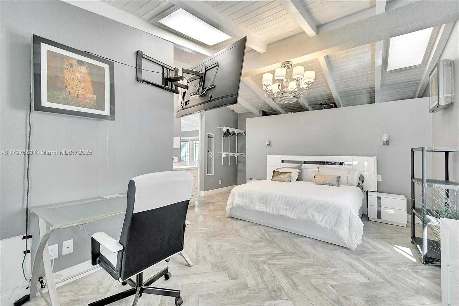 Small Image of 2531 GULFSTREAM LN #2531, Fort Lauderdale Number 22