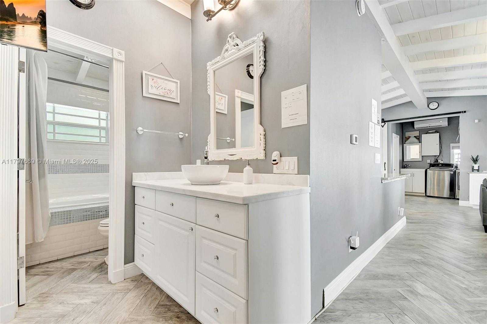 Small Image of 2531 GULFSTREAM LN #2531, Fort Lauderdale Number 23