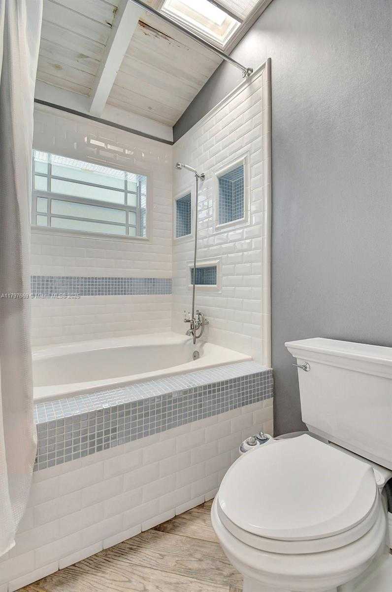 Small Image of 2531 GULFSTREAM LN #2531, Fort Lauderdale Number 24