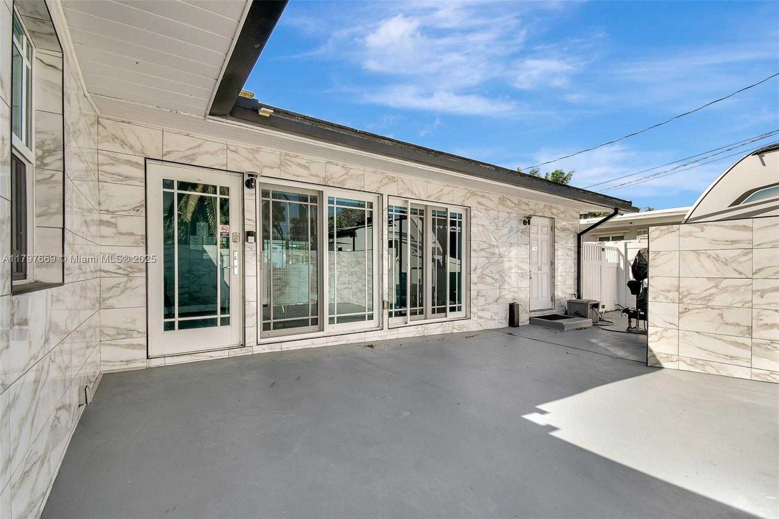 Small Image of 2531 GULFSTREAM LN #2531, Fort Lauderdale Number 27