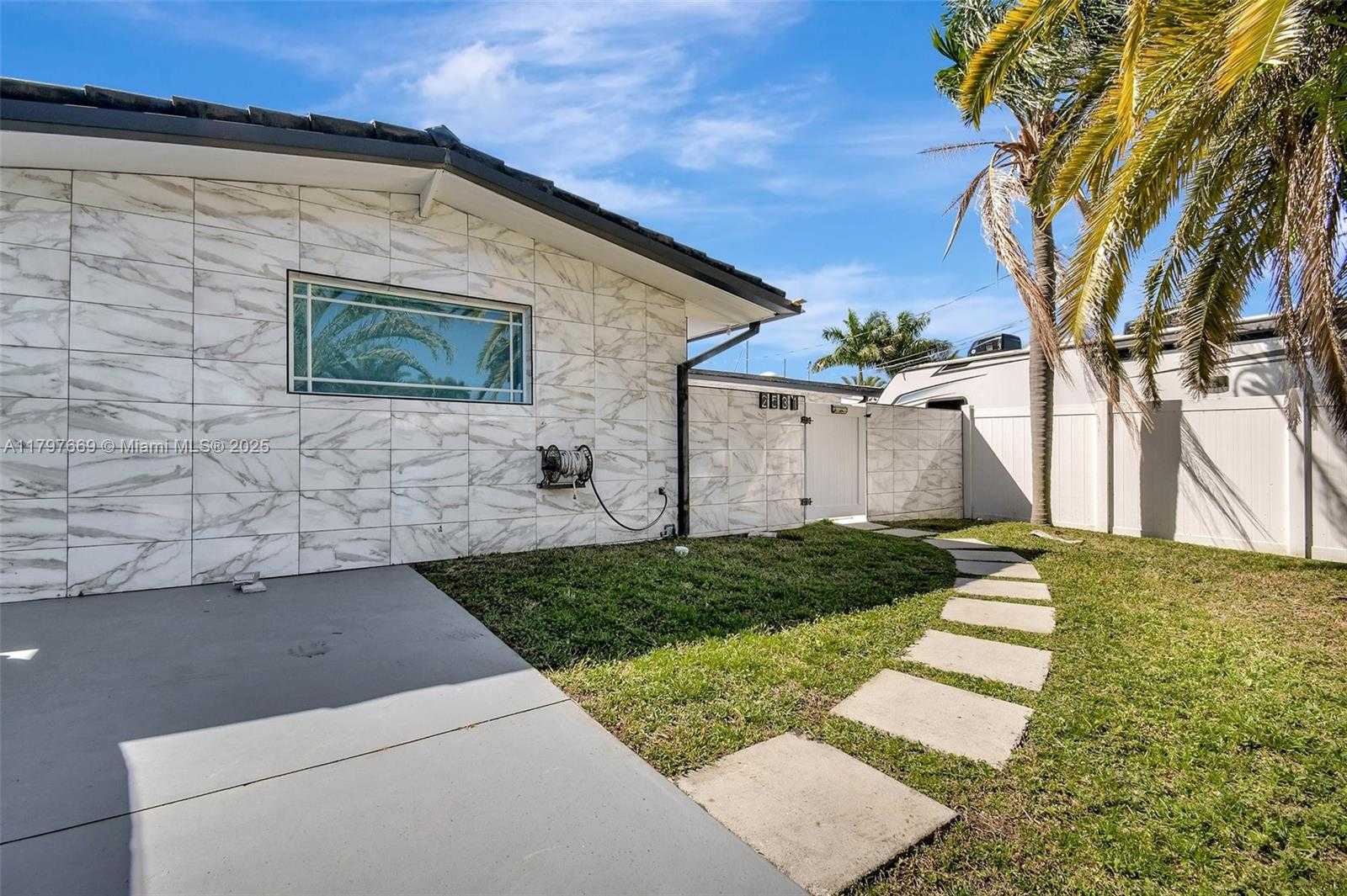 Small Image of 2531 GULFSTREAM LN #2531, Fort Lauderdale Number 28