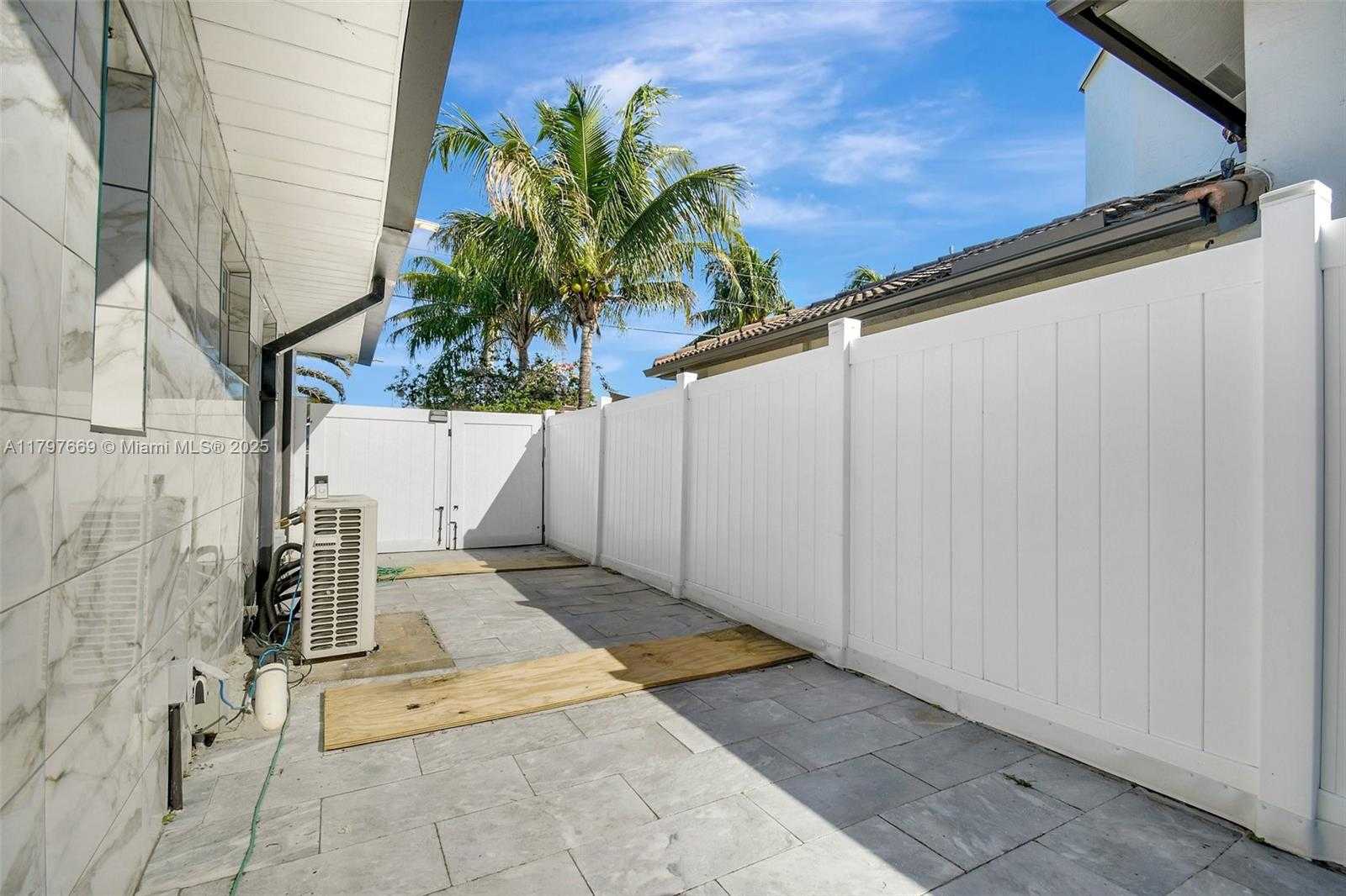 Small Image of 2531 GULFSTREAM LN #2531, Fort Lauderdale Number 30