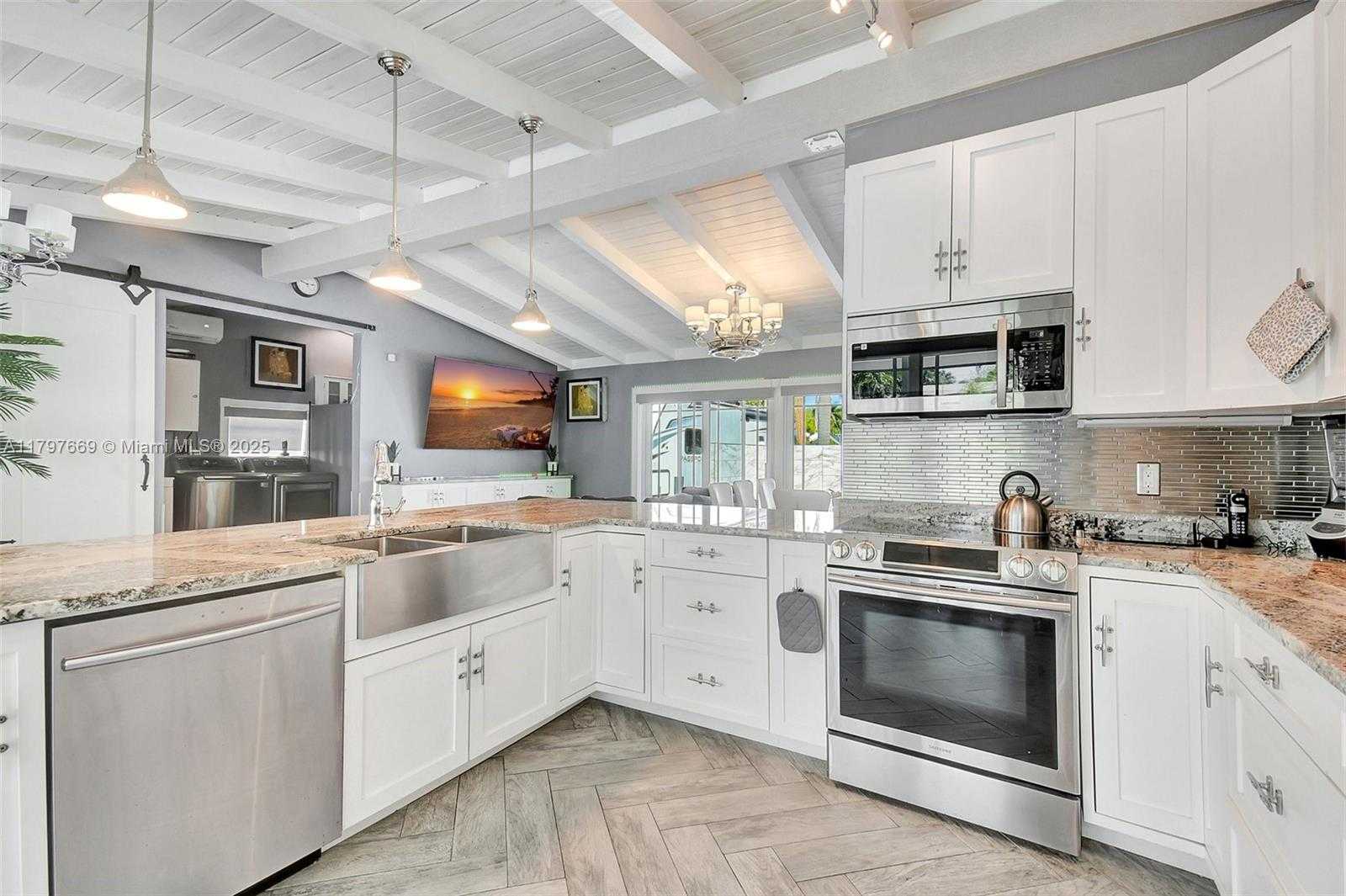 Small Image of 2531 GULFSTREAM LN #2531, Fort Lauderdale Number 4