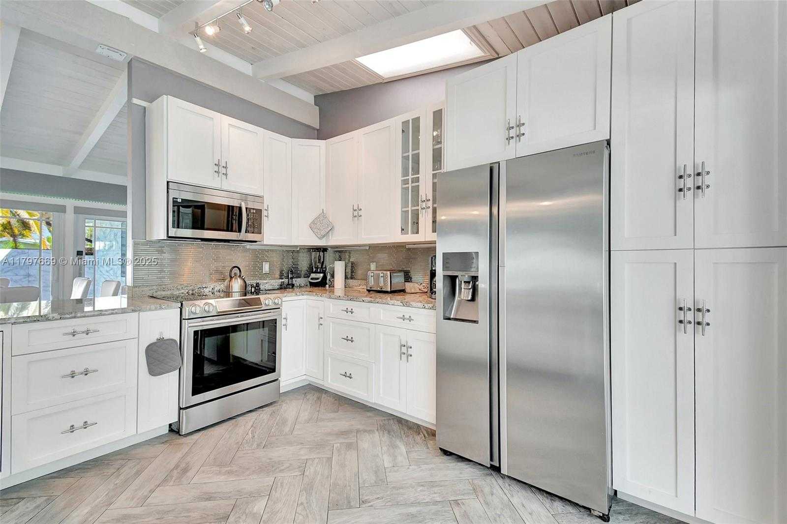 Small Image of 2531 GULFSTREAM LN #2531, Fort Lauderdale Number 8