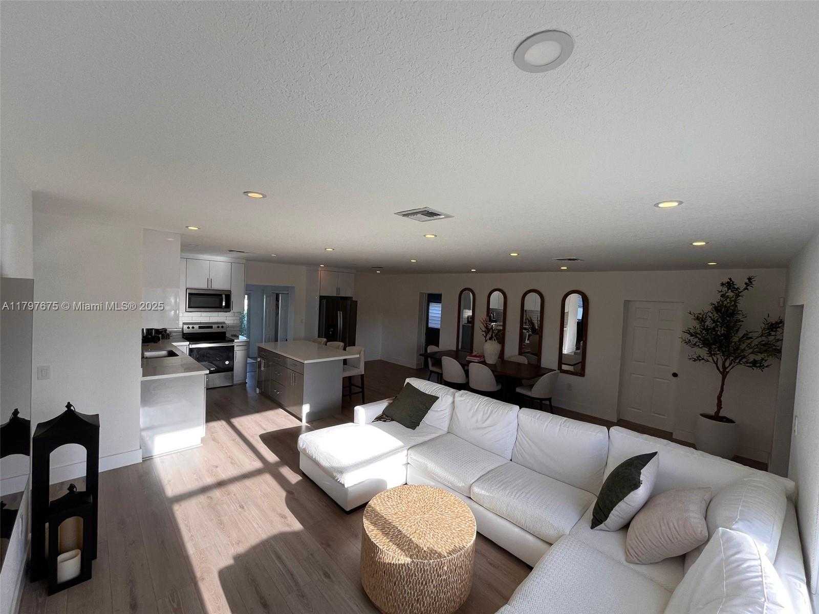 Small Image of 18361 NORTH EAST 20TH PL #18361, North Miami Beach Number 10