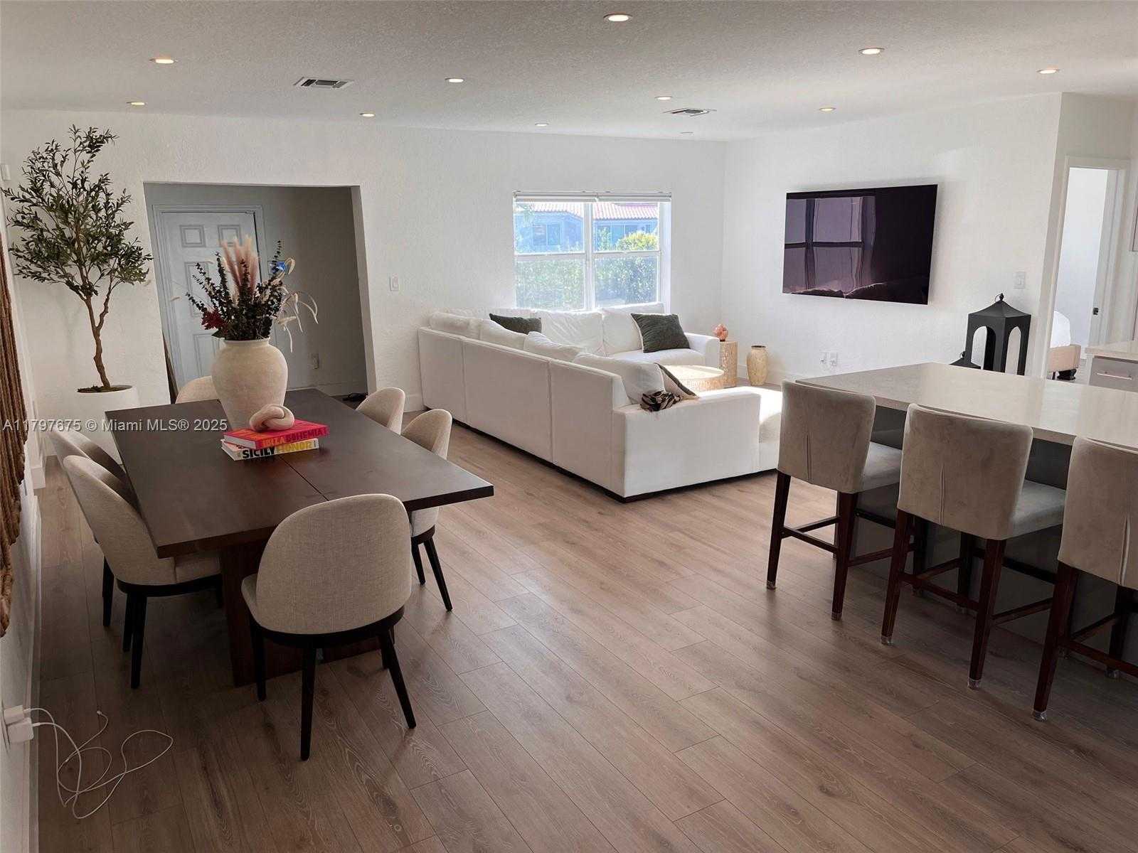 Small Image of 18361 NORTH EAST 20TH PL #18361, North Miami Beach Number 11