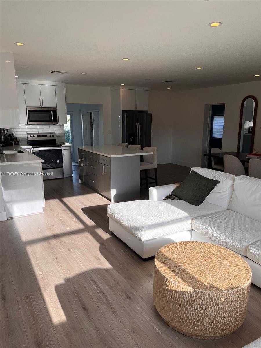 Small Image of 18361 NORTH EAST 20TH PL #18361, North Miami Beach Number 12