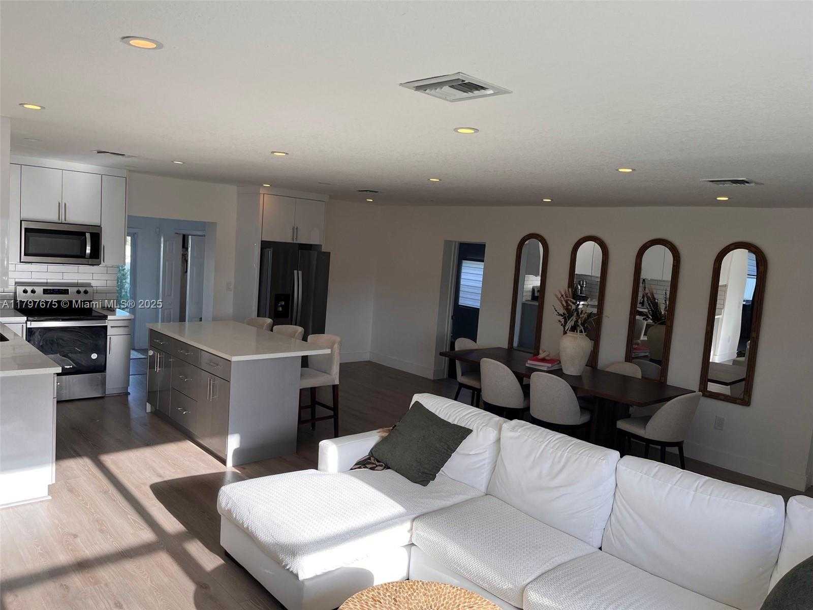 Small Image of 18361 NORTH EAST 20TH PL #18361, North Miami Beach Number 16