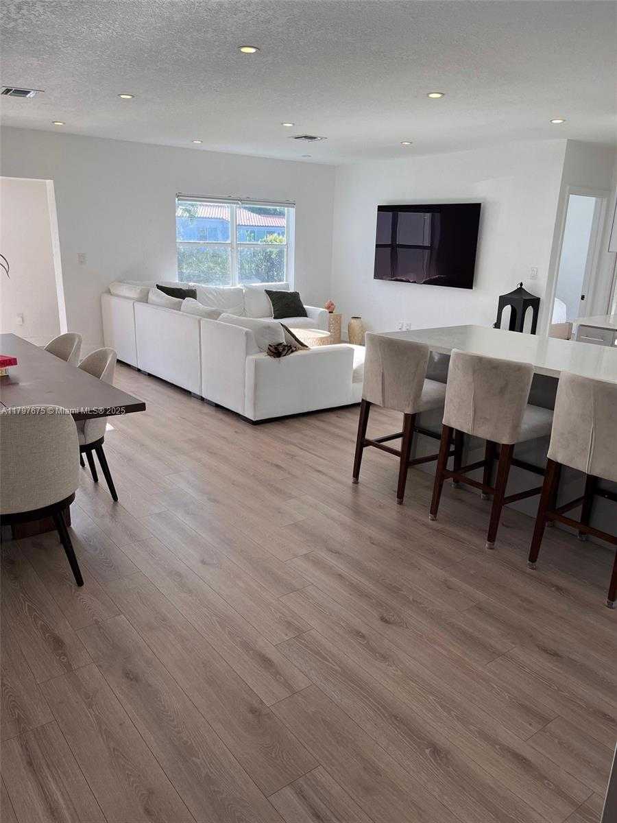 Small Image of 18361 NORTH EAST 20TH PL #18361, North Miami Beach Number 19