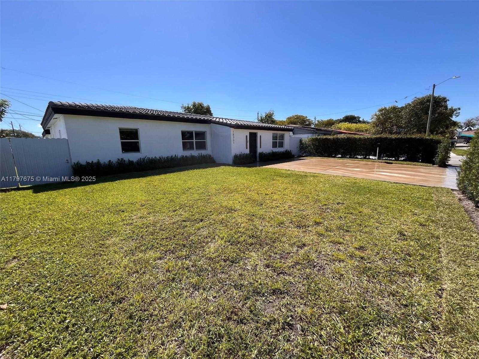 Small Image of 18361 NORTH EAST 20TH PL #18361, North Miami Beach Number 2