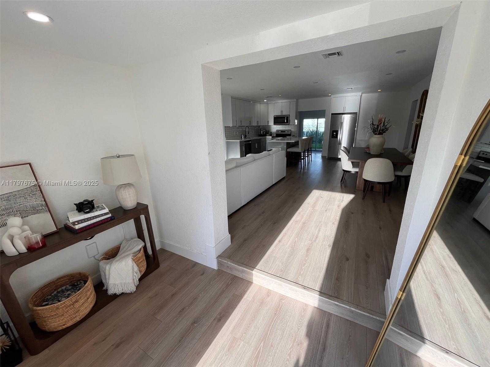 Small Image of 18361 NORTH EAST 20TH PL #18361, North Miami Beach Number 21