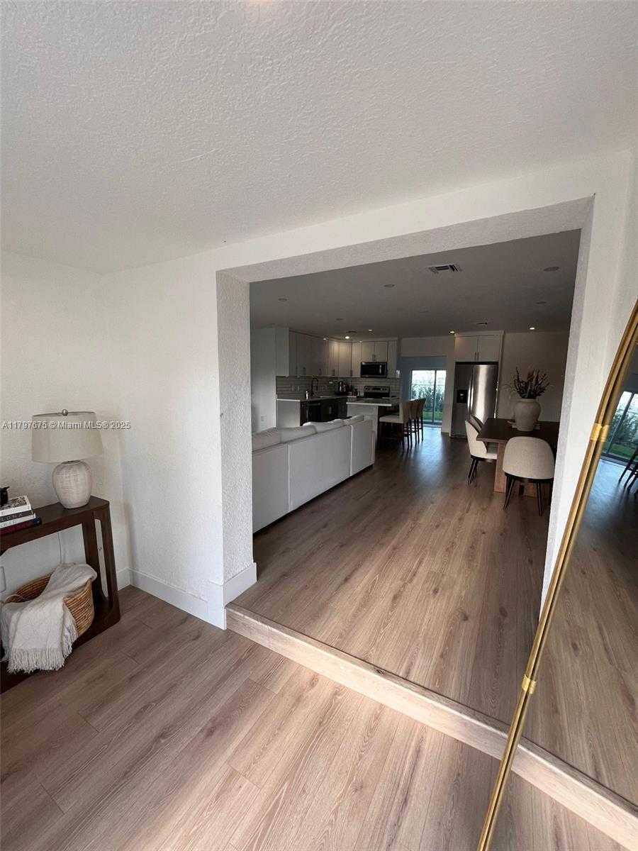 Small Image of 18361 NORTH EAST 20TH PL #18361, North Miami Beach Number 22